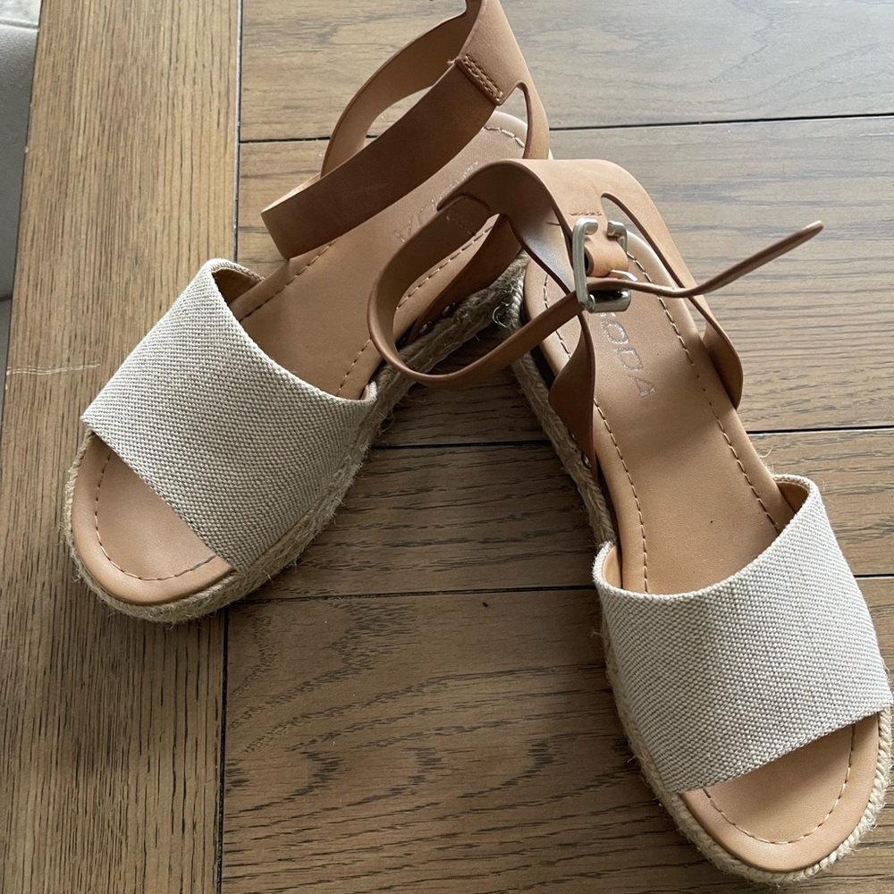 Platform sandals - Picture 3 of 3